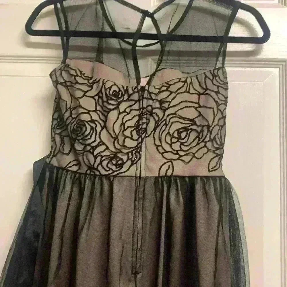 Dress - Picture 4 of 4